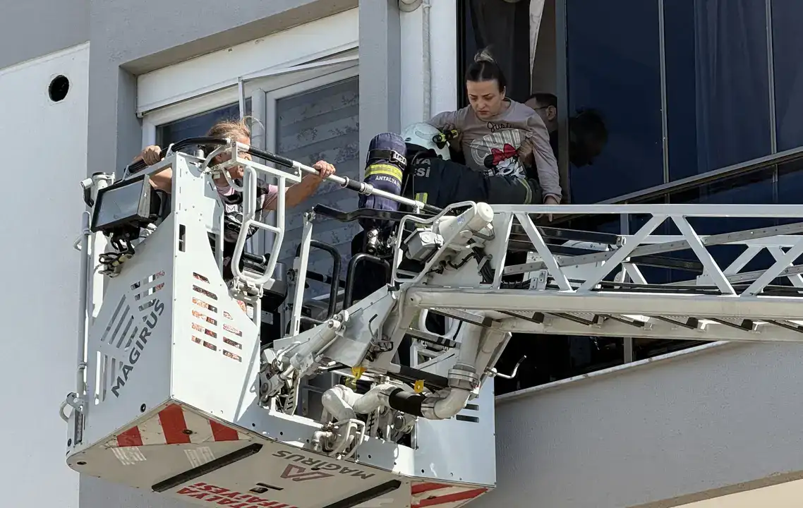 Apartmanda 6 Kişi Mahsur Kaldı: "Çatıya Ulaşsaydı Kurtuluş Yoktu" 9